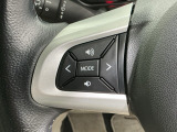 ステアリングにオーディオ操作スイッチが付いています。オーディオ画面に直接タッチしなくても操作が出来ますので、運転に集中できます。