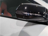 【BMWミラー】視認性の高いスタイリッシュなミラー。自動防眩機能も付いており夜間のドライビングをサポートします。