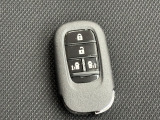スマートキーのお写真です。鍵をお持ち頂くだけでドアの施錠開錠が可能です♪