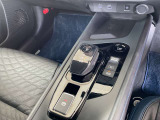 駐車ブレーキは電動式です。オートホールド機能付きで便利ですね