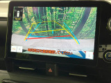 【バックカメラ】駐車時に後方がリアルタイム映像で確認できます。大型商業施設や立体駐車場での駐車時や、夜間のバック時に大活躍!運転スキルに関わらず、今や必須となった装備のひとつです!