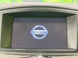 【メーカー純正ナビ】インテリアに溶け込むスタイリッシュな「専用設計」メーカーナビを装備♪視認性や操作性など基本性能にも優れ、より上質なカーライフをお楽しみいただけます。