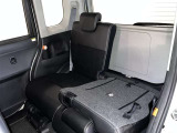 シートを倒せば荷室が広がり、用途に応じた使い方が可能で快適です。