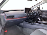 前方の見通しが良いすっきりした視界、誰でも扱いやすく運転できます。疲れにくく安心ドライブを更に快適なものにします!