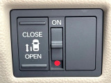 【パワースライドドア】キーや運転席のスイッチでスライドドアの開閉が可能♪電動だから力を入れてドアを開ける必要が無く、小さいお子様でも、重い荷物を持っている時もラクに開け閉めできます♪