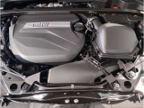 【BMWクリーンディーゼル】市場をリードするディーゼルエンジン。低回転ステージ専用ターボが走り出しから効果的に過給を行いスムーズな発進加速や低燃費を実現。ディーゼルの常識を超えたスポーティな走りを!