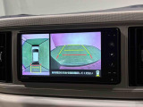 パノラマモニターに連動しているので駐車場や狭い路地などでも障害物が確認しやすく、真上からの目線でクルマの周囲が確認できて安心♪