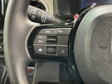 ステアリングにオーディオ操作スイッチが付いています。オーディオ画面に直接タッチしなくても操作が出来ますので、運転に集中できます。