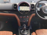 弊社はMINI正規販売店として新型車から旧モデルまでの商品知識と整備知識を備えております。納車後の不明な点等も、お気軽に弊社担当者までお問い合わせ下さい。