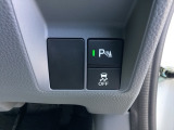 パーキングセンサー、横滑り抑制機能搭載。駐車時の障害物検知や滑りやすい路面での車両安定性を高め、安全運転をサポートします。