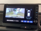 リバースギアに入れるだけで後方の表示へ切り替わります。夜間や雨の日の駐車も楽になりますよ。