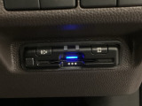 ハンドルの右下にETCがついています。高速道路の料金所の通過も楽々です!。 カードの取り出しもしやすい場所についています。