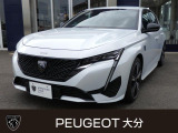 どの角度から見てもダイナミック。強い抑揚がつけられたフェンダーや伸びやかなルーフラインは空力性能の追求から生まれた造形美。ロー&ワイドの佇まいは躍動感にあふれ、ドライビングの愉しさを予感させます。