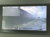 ドライブレコーダーの映像。モニターに前後の映像を映し出せます