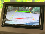 【バックカメラ】駐車時に後方がリアルタイム映像で確認できます。大型商業施設や立体駐車場での駐車時や、夜間のバック時に大活躍!運転スキルに関わらず、今や必須となった装備のひとつです!