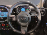 ミニ独特のゴーカートフィーリングと呼ばれる軽快なハンドリングはAT車、MT車のどちらでも楽しめます。