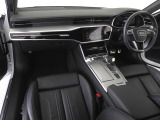 指定工場で車検までご対応可能。6ベイを完備したサービス工場を併設し、快適なAudiライフをサポートします。詳しくは0078-6002-900146中古車スタッフまで