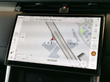 新インフォテイメントシステム「Pivi Pro」に搭載される3Dサラウンドカメラシステム。車輌AIにより車輌を含む周囲の映像を立体的に表示。よりスムーズな駐車や発進が可能となります。