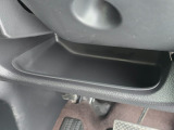 運転席周辺の収納も充実したドライバーズロアポケット。細かな使い勝手にも配慮されています。