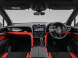 前車追従機能、レーンキープアシスト、ヘッドアップディスプレイも備わり、多数のオプションを備えております。