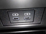 【USB給電】今では当たり前のUSB給電ソケットがついております。 スマホやデジカメなど出先や災害時の充電も可能です♪