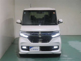 明度の高いLEDヘッドライトで、夜間の運転も安心です。