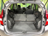 普段のお買い物や通勤、送迎等に十分な荷室スペースを確保しております。セカンドシートを倒すと、大きな荷物の積載も可能です♪