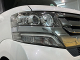 LEDヘッドライトは、点灯の瞬間から最大光量を発揮し、突然暗くなるトンネルなどでの安定感を高めます。