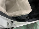 痛みの出やすい運転席シートの角、フロアマット、座面、ともに良好です