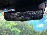 【デジタルインナーミラー】後席の大きな荷物や同乗者で後方が確認しづらい時でも安心!カメラが撮影した車両後方の映像をルームミラー内に表示。クリアな視界で状況の確認が可能です!