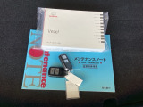 メンテナンスノート【整備記録簿】、取説も揃っています。スマートキーはバッグなどにしまったままボタン操作でエンジンの始動・停止ができて大変便利です。