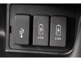 USBジャックも搭載。車内で音楽再生だけではなくスマートフォン等の機器へ充電可能です♪