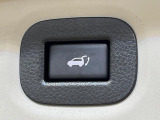 【パワーバックドア】スマートキーや運転席のボタンを押すだけでリアゲートが自動で開閉します!荷物を持っている時や、高い位置にあるバックドアを閉める際に便利な機能です♪