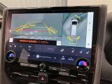 車庫入れなど後進運転時に死角をモニターで確認ができて安全です♪ ステアリング操作の参考になるガイド線も表示しますので車庫入れがニガテな方も安心ですネ!
