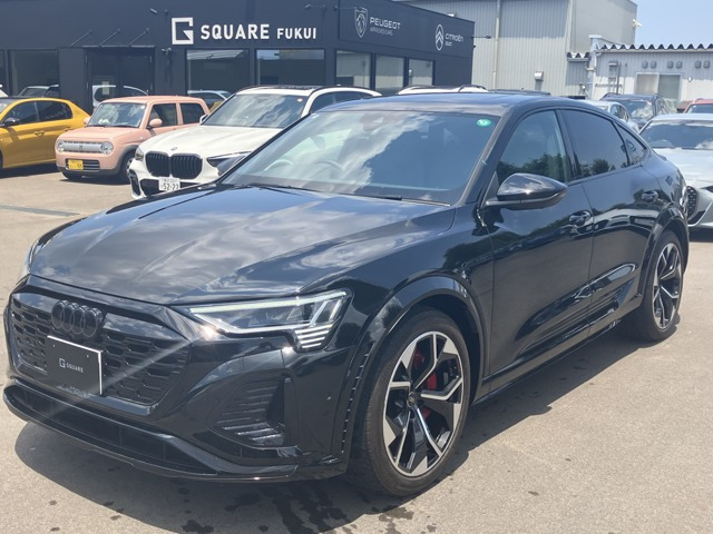 SQ8スポーツバック e-tronベースグレード 4WD