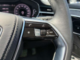 地図情報や車両情報などをステアリングのスイッチから操作して表示できます。