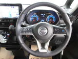 運転が楽しくなる明るく開放的な運転席まわりです。