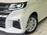 【LEDヘッドライト】悪天候や夜間走行時も良好な視界を確保し安心して運転できる高輝度LEDヘッドライトを装備!点灯速度が早く、消費電力も抑えられています。
