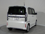 プライバシーガラスが装備されています。外を見るときには気にならずに、後方車両からは車内が見えにくい設計です、周りを気にせず、快適に運転できますよ。