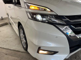 【LEDヘッドライト】悪天候や夜間走行時も良好な視界を確保し安心して運転できる高輝度LEDヘッドライトを装備!点灯速度が早く、消費電力も抑えられています。