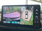 【マルチビューカメラシステム】専用のカメラにより、上から見下ろしたような視点で360度クルマの周囲を確認することができます☆死角部分も確認しやすく、狭い場所での切り返しや駐車もスムーズに行えます。