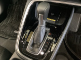 「e:HEV」は、モーター走行を中心にしながら電気エネルギーやエンジン動力を最も効率よく使い分けることができる賢いハイブリッドシステムです。サイドブレーキはスイッチ操作の電子制御パーキングブレーキです