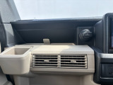 アクセサリーソケット(DC12V)、ドリンクホルダー