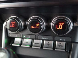 左右独立温度コントロールフルオートエアコンです。運転席、助手席それぞれで独立して温度設定ができます。冷え性の方が乗っても安心ですね♪