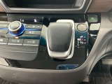 オートマチックシフトレバーは、手になじみ操作しやすい形状で安全運転にもつながります♪