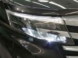LEDヘッドライトです。デザイン性がよくとても明るいので、夜間の走行や悪天候でも安心です。しかも長寿命!