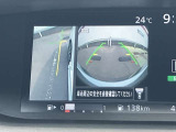 左サイドカメラとフロントカメラ運転席から死角となりやすい車両左前部分や前方部分もバッチリ見えます♪
