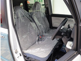 お車選びをお楽しみ頂けるよう、在庫車の展示スペースを十分に確保しております。