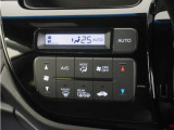 フルオートエアコン搭載。好みの温度に設定するだけで、風向や風量を自動でコントロール!いつでも快適な車内環境に。