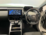 運転席は見やすく整理され、ナビも美しく装着され操作性にも優れています!